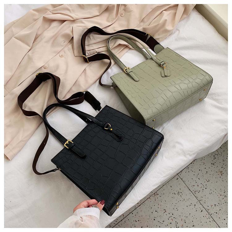 Bolsa Tote com Estampa de Pedra