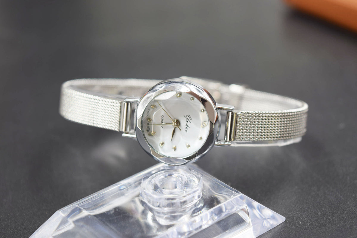 Relógio  de Quartzo Coreano com Pulseira de Malha Fina