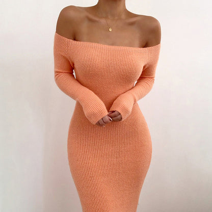 Vestido Justo de Manga Longa e Ombros à Mostra