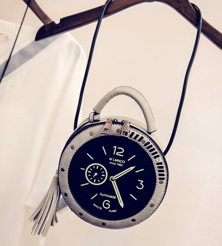 Bolsa de ombro redonda com pendentes