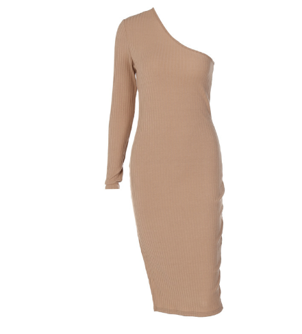 Vestido justo de um ombro só, super na moda, para o outono de 2026