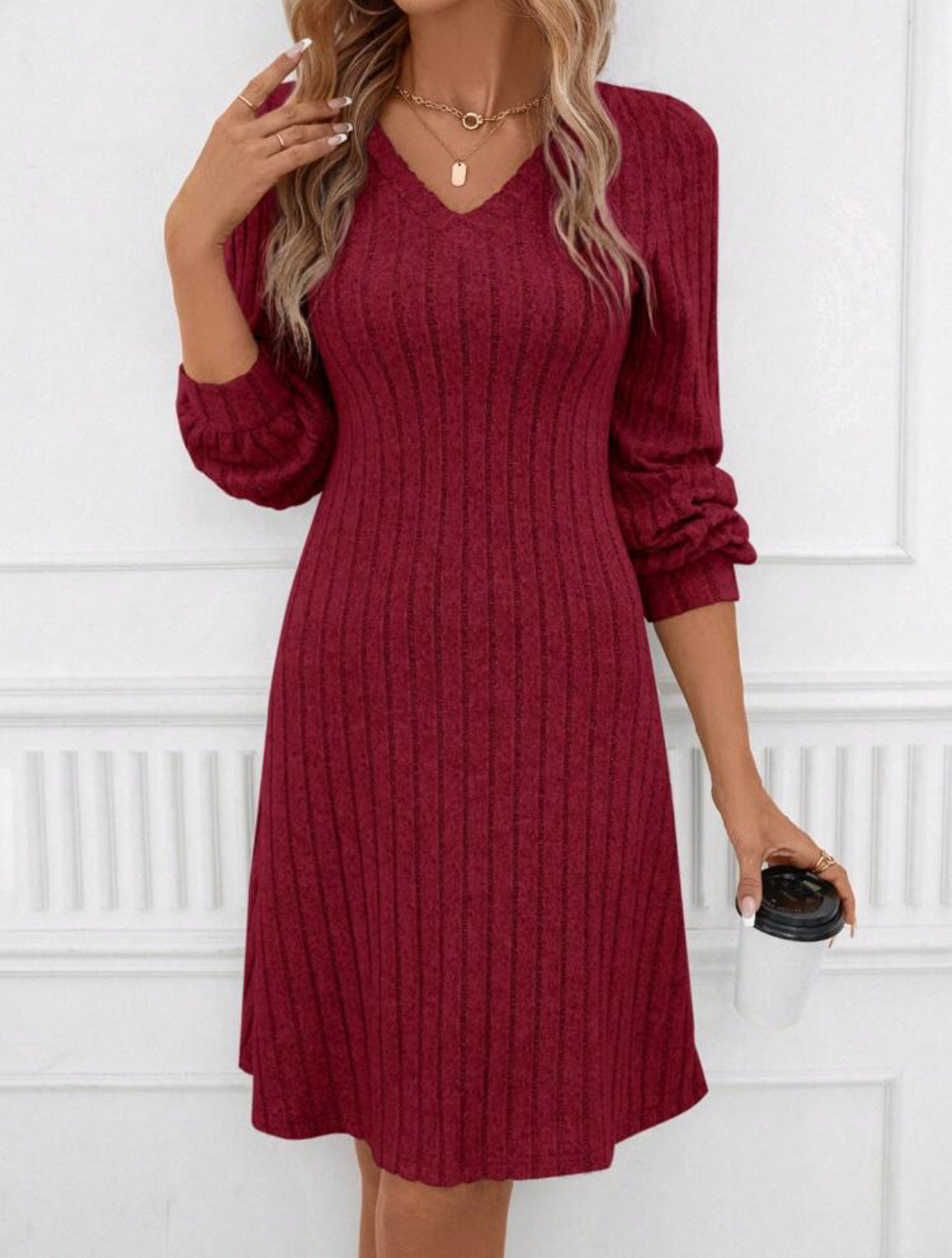 Vestido Feminino de Tricô Listrado com Decote em V