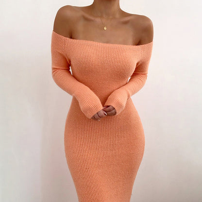 Vestido Justo de Manga Longa e Ombros à Mostra