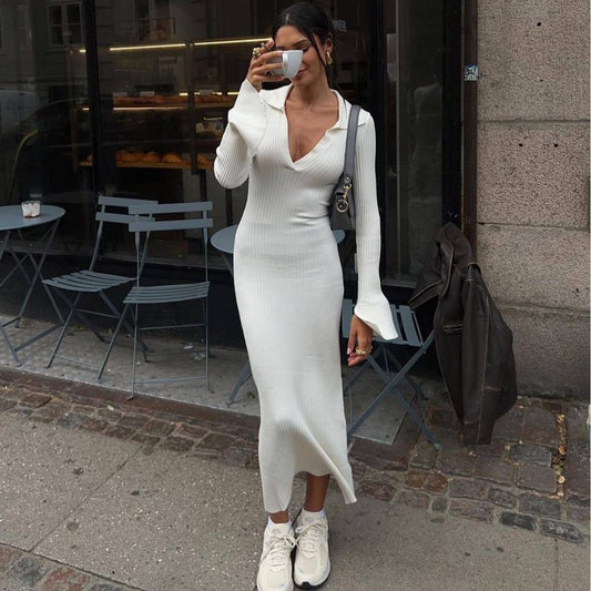 Vestido Feminino Tricotado com Decote V Profundo