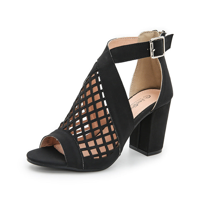 Sapatos Romanos com Fivela Oca e Salto Alto Grosso
