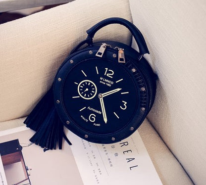 Bolsa de ombro redonda com pendentes
