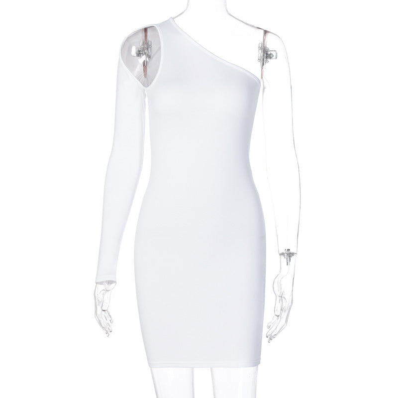 Vestido justo de um ombro só, super na moda, para o outono de 2026