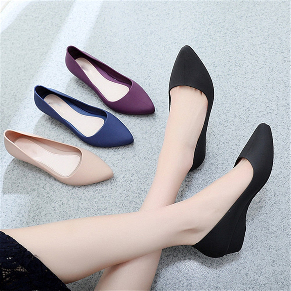 Sapatos de Trabalho Slip-On de Bico Fino e Salto Anabela Elegantes
