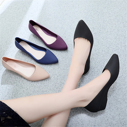 Sapatos de Trabalho Slip-On de Bico Fino e Salto Anabela Elegantes